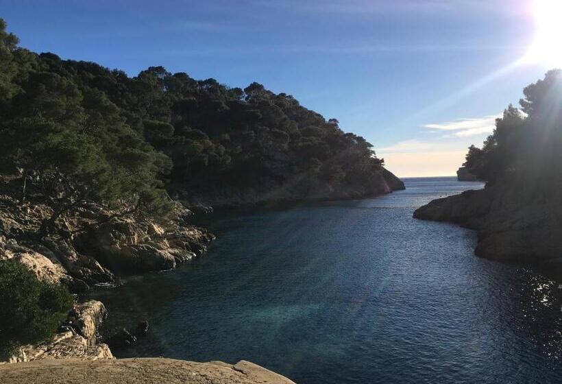 پانسیون Boutique Hostel By Cassis