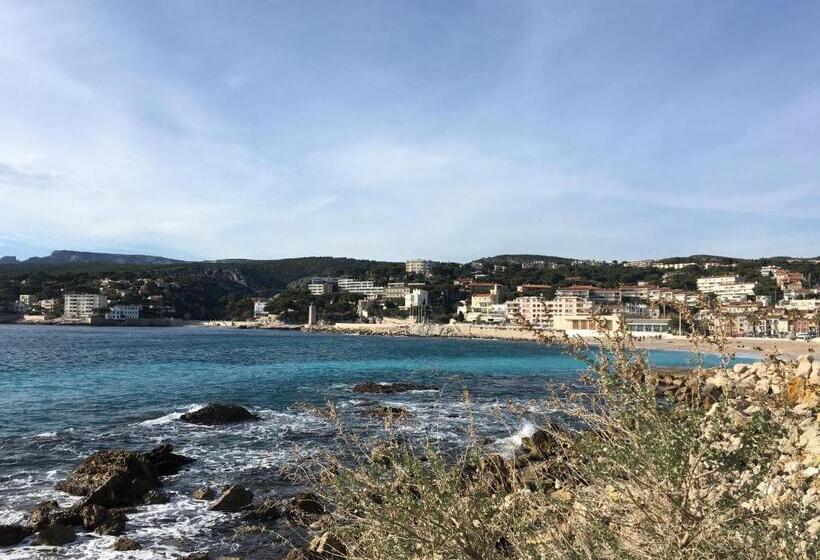 پانسیون Boutique Hostel By Cassis