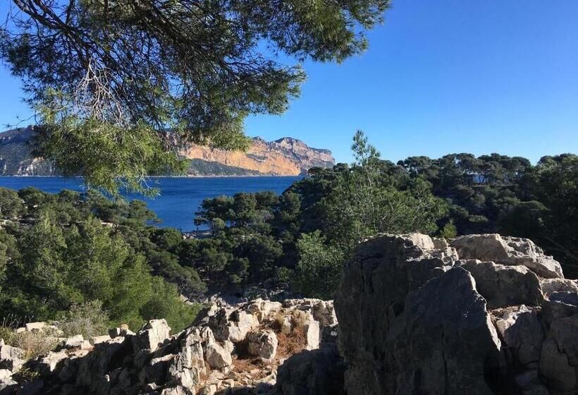 پانسیون Boutique Hostel By Cassis