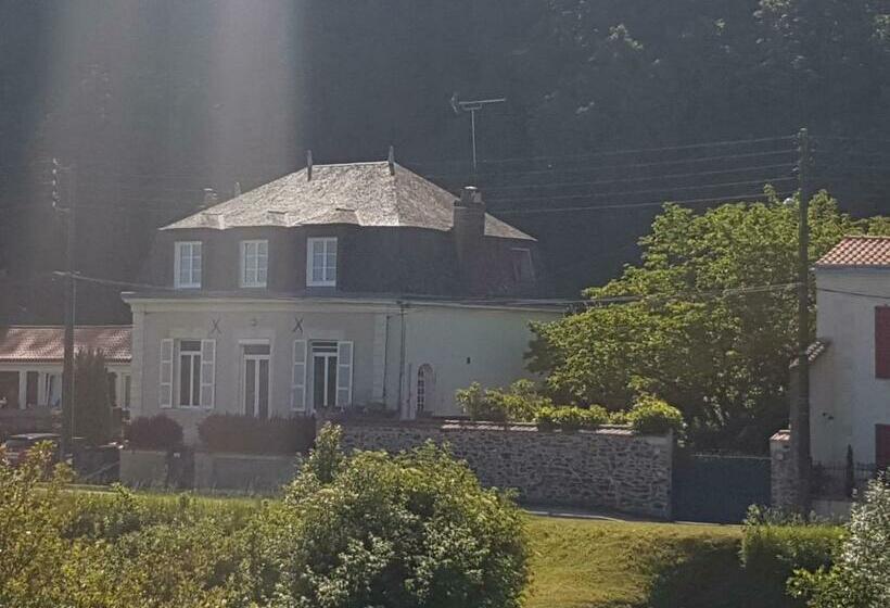 بنسيون Lucriolla