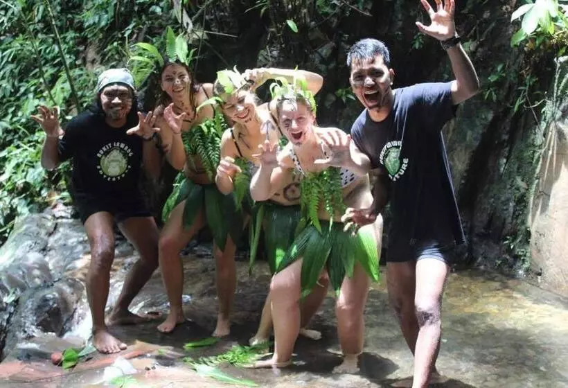 Lomakeskus Gino S Place   Guest House & Jungle Trekking