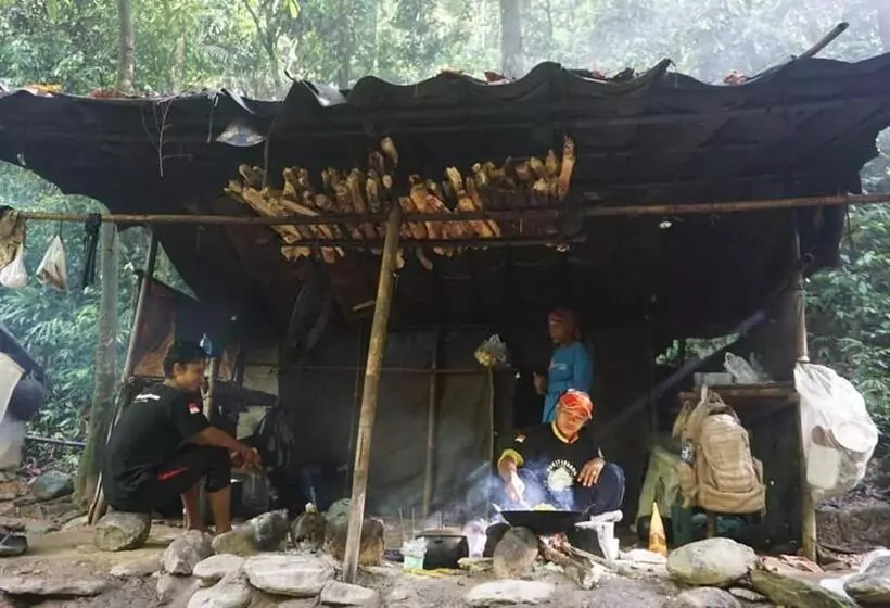 Lomakeskus Gino S Place   Guest House & Jungle Trekking