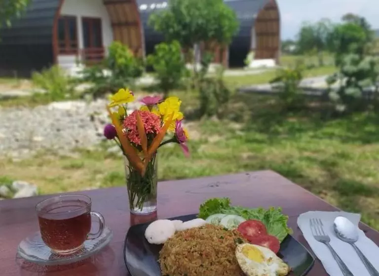 Lomakeskus Gino S Place   Guest House & Jungle Trekking