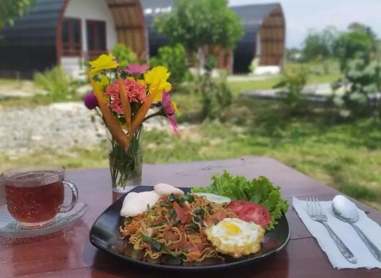 Lomakeskus Gino S Place   Guest House & Jungle Trekking