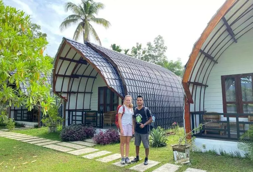 Lomakeskus Gino S Place   Guest House & Jungle Trekking