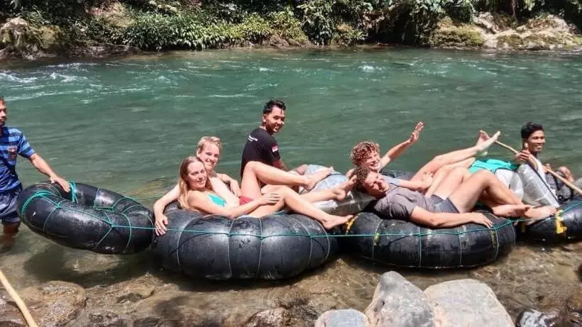 Lomakeskus Gino S Place   Guest House & Jungle Trekking