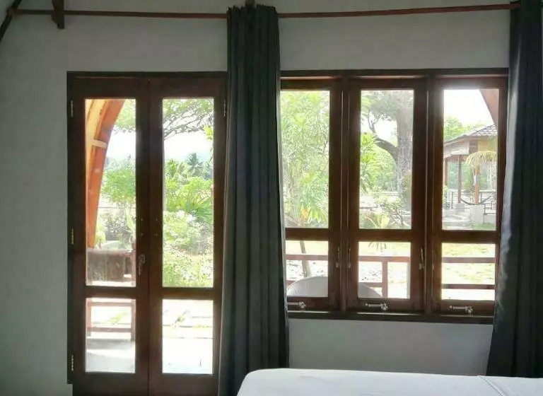 Lomakeskus Gino S Place   Guest House & Jungle Trekking