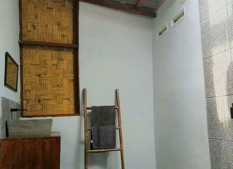 Lomakeskus Gino S Place   Guest House & Jungle Trekking