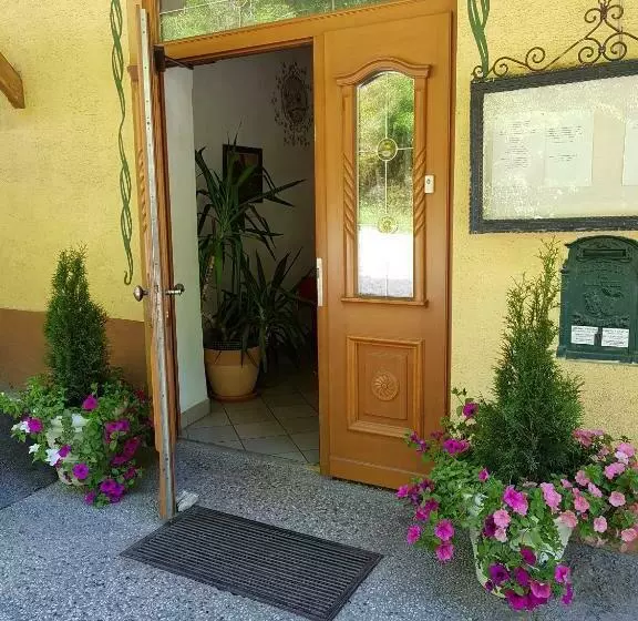 ユースホステル Gasthof Neuratheis