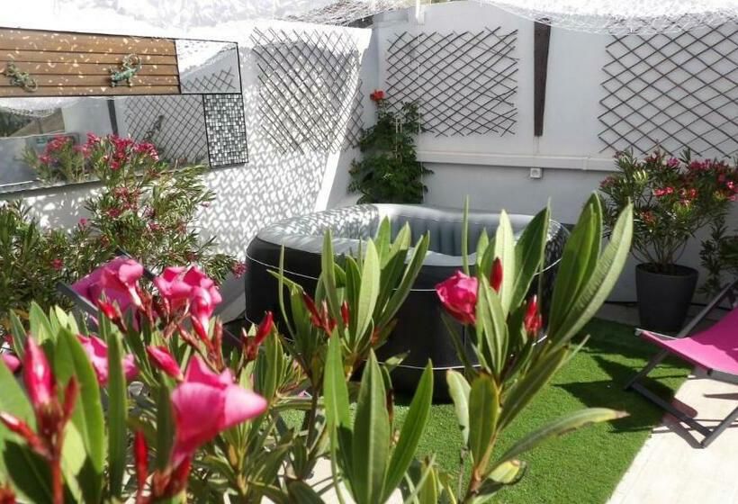 مبيت وإفطار Le Petit Patio