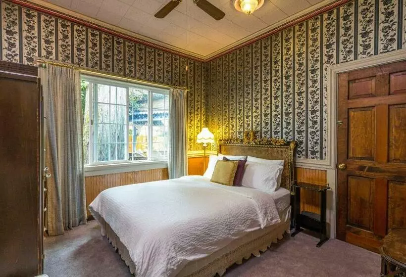 Aamiaismajoitus (B&B) Westfir Lodge