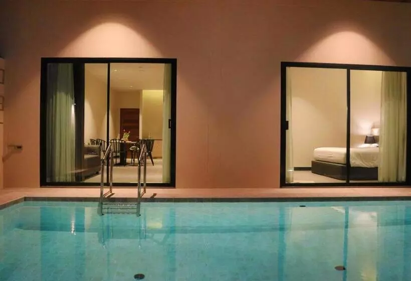 هتل Toledo Pool Villa