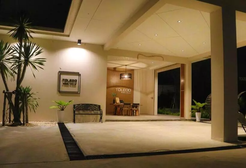 هتل Toledo Pool Villa