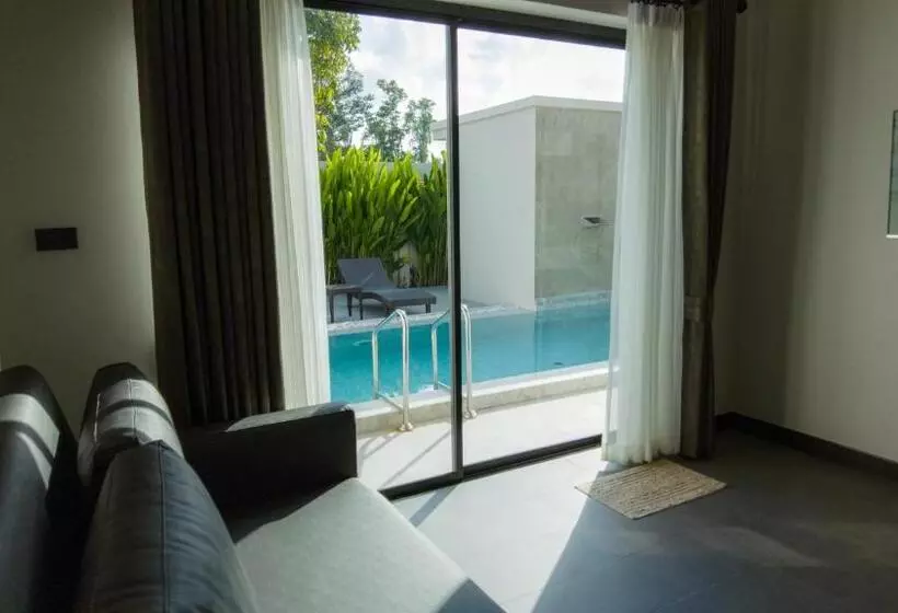 هتل Toledo Pool Villa