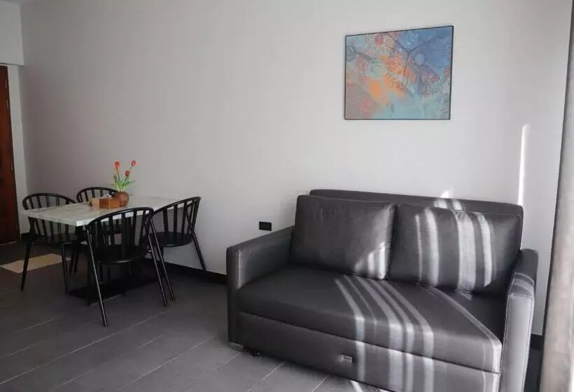 هتل Toledo Pool Villa