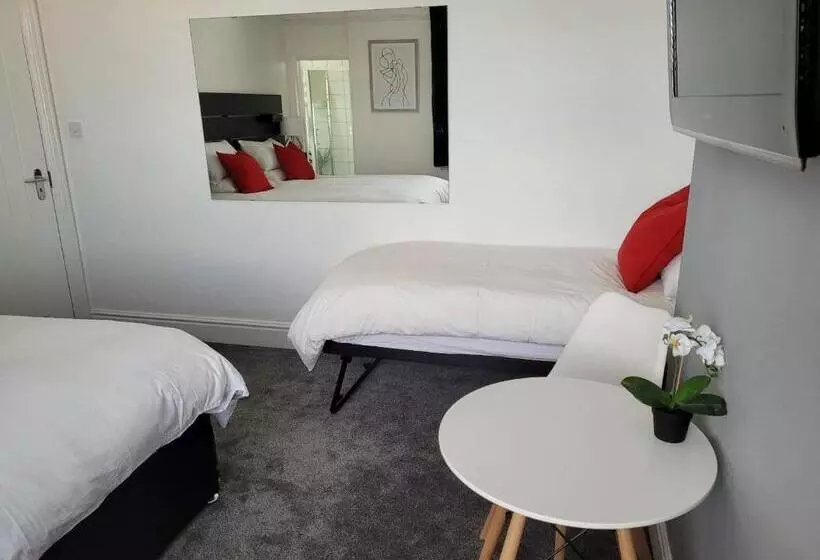 Majatalo Edelweiss Guest House