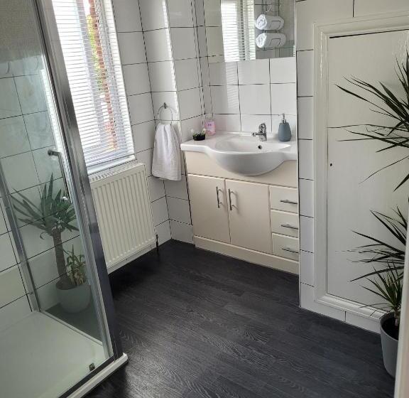 پانسیون Edelweiss Guest House