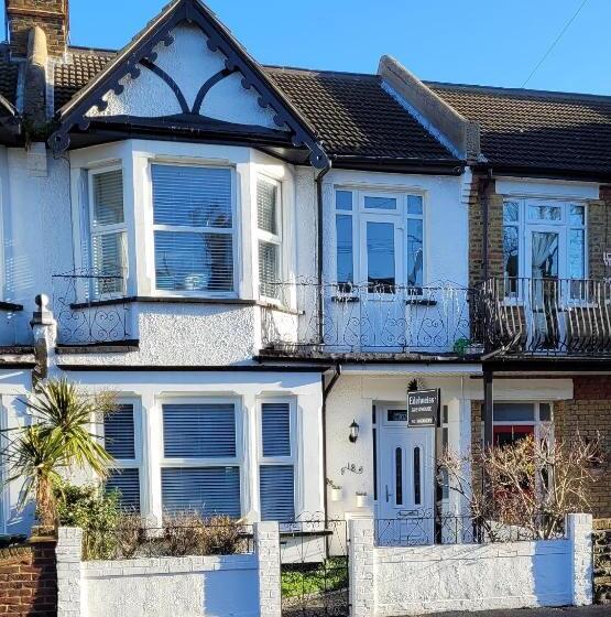 پانسیون Edelweiss Guest House