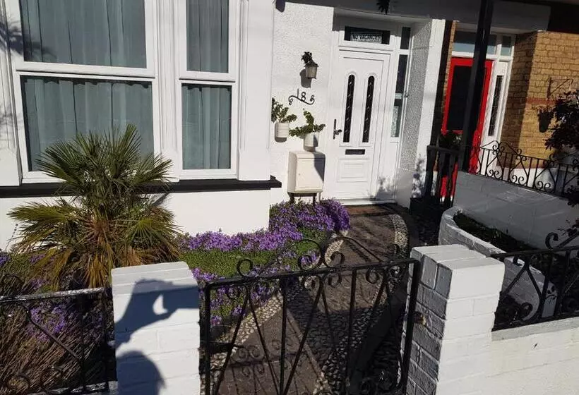 Majatalo Edelweiss Guest House