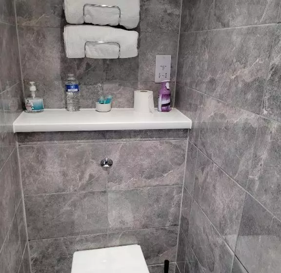 Majatalo Edelweiss Guest House