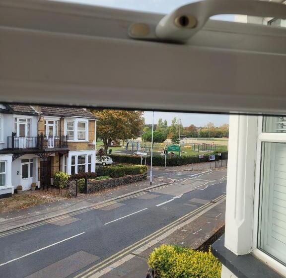 پانسیون Edelweiss Guest House