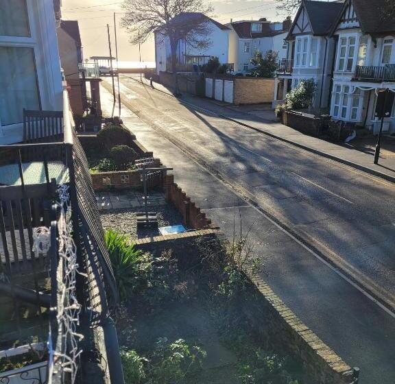 پانسیون Edelweiss Guest House