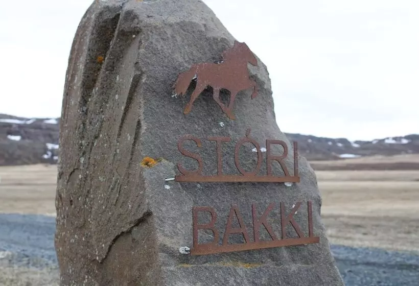 پانسیون Stóri Bakki Guesthouse With Hot Tub