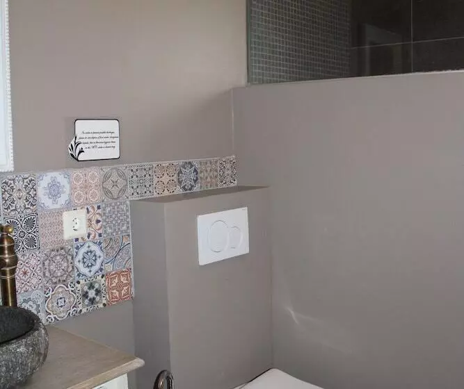 پانسیون Stóri Bakki Guesthouse With Hot Tub