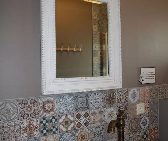 پانسیون Stóri Bakki Guesthouse With Hot Tub