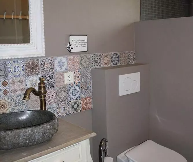 پانسیون Stóri Bakki Guesthouse With Hot Tub