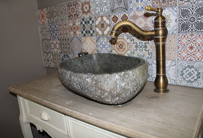 پانسیون Stóri Bakki Guesthouse With Hot Tub