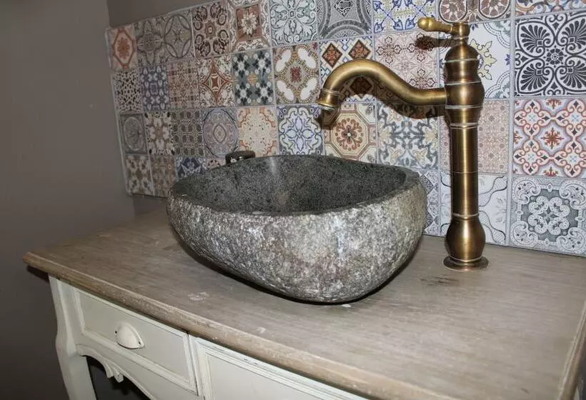 پانسیون Stóri Bakki Guesthouse With Hot Tub