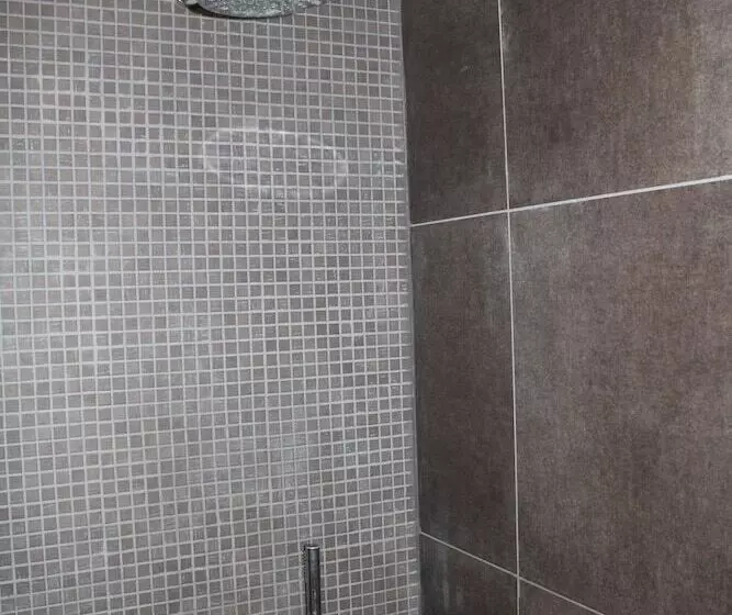 پانسیون Stóri Bakki Guesthouse With Hot Tub
