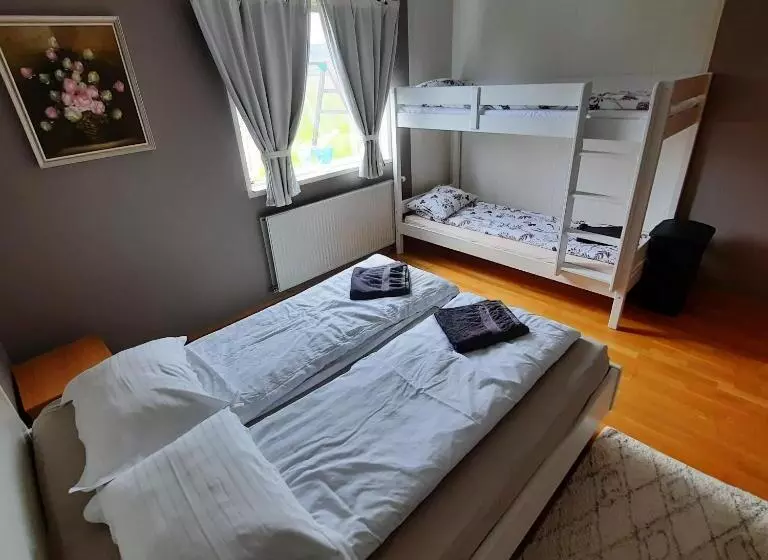 پانسیون Stóri Bakki Guesthouse With Hot Tub