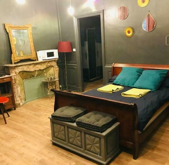 住宿加早餐  Chambre Privée Totalement Indépendante Au Cœur De La Ville