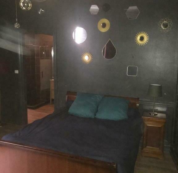 住宿加早餐  Chambre Privée Totalement Indépendante Au Cœur De La Ville