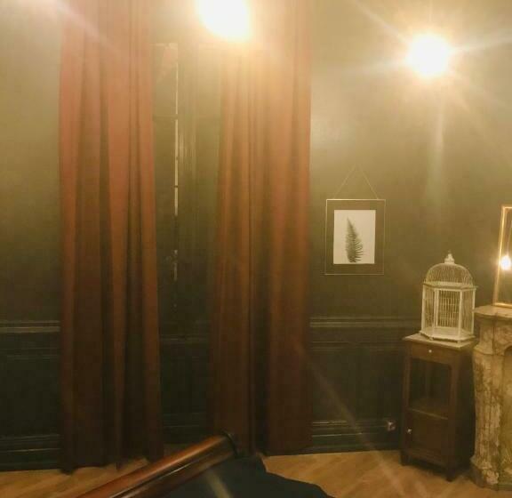 住宿加早餐  Chambre Privée Totalement Indépendante Au Cœur De La Ville