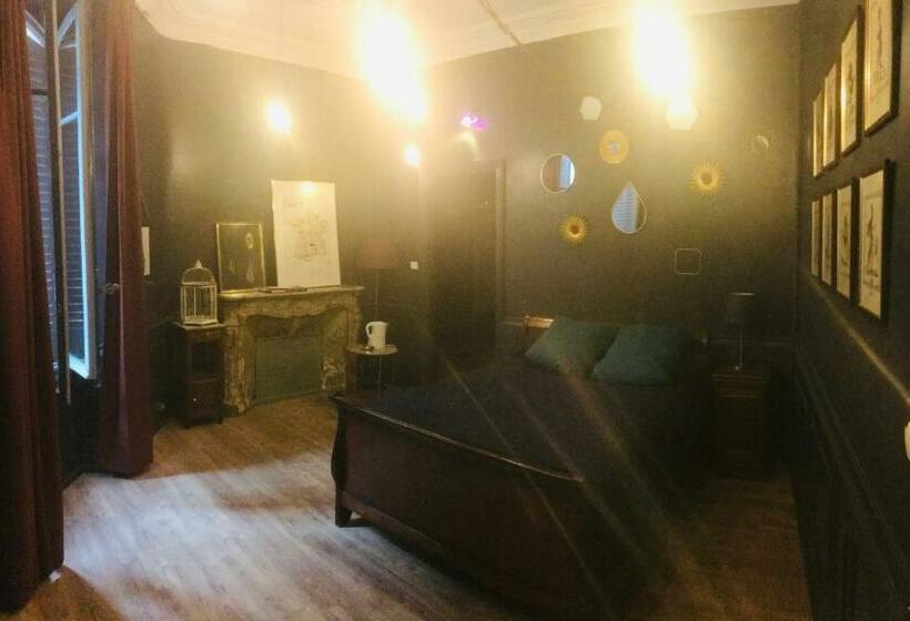 住宿加早餐  Chambre Privée Totalement Indépendante Au Cœur De La Ville