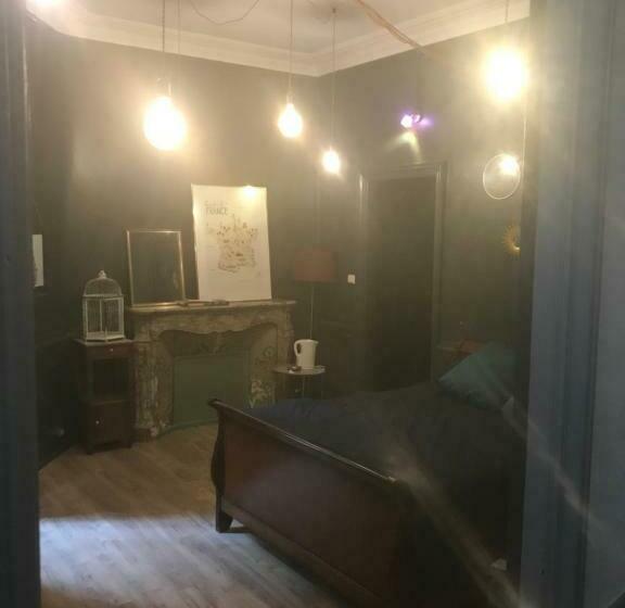 住宿加早餐  Chambre Privée Totalement Indépendante Au Cœur De La Ville