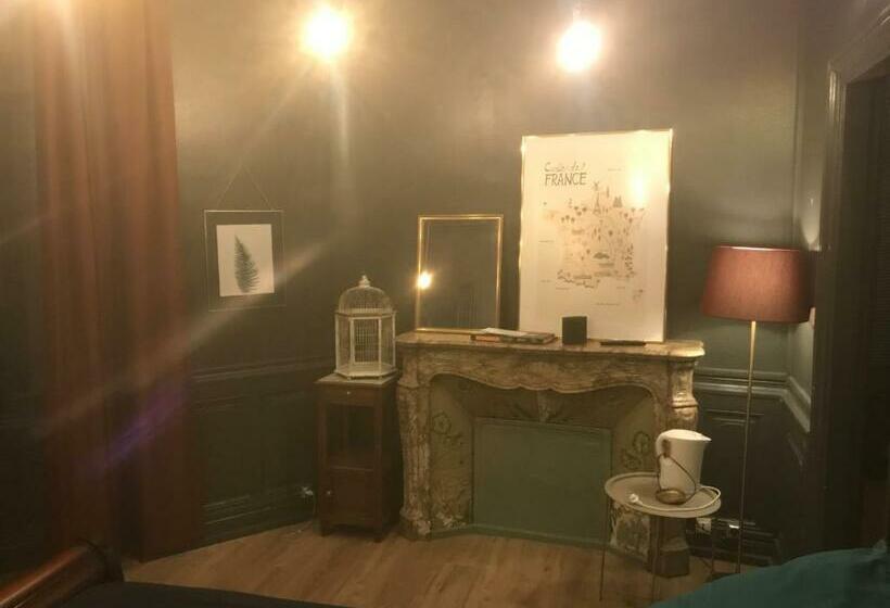 住宿加早餐  Chambre Privée Totalement Indépendante Au Cœur De La Ville