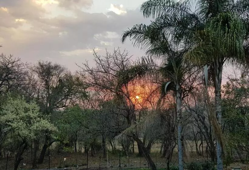 هتل A Farm Stay   Casablanca S Private Cottage,no Loadshedding!