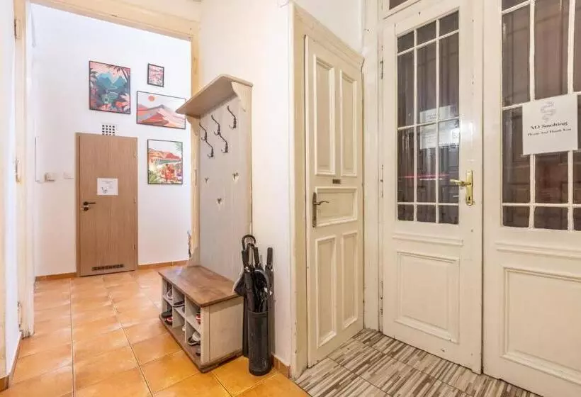 ペンション Gellerico Rooms At Rákóczi Square