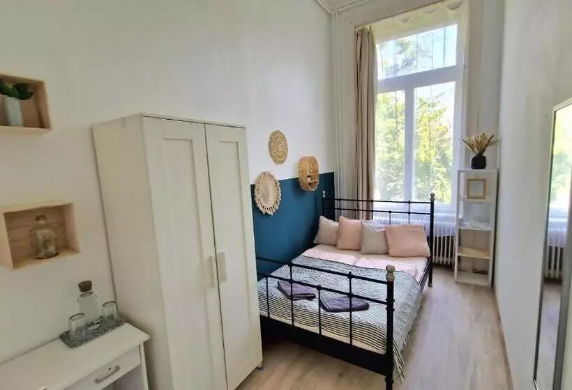 ペンション Gellerico Rooms At Rákóczi Square