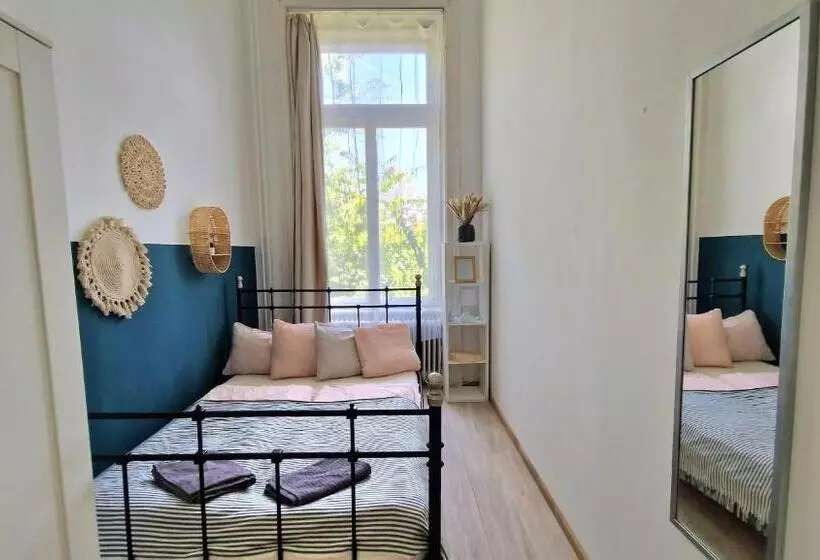 ペンション Gellerico Rooms At Rákóczi Square