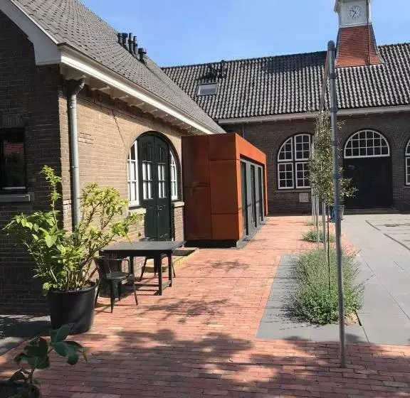 ペンション Overnachten In De Oude West Indiëschool