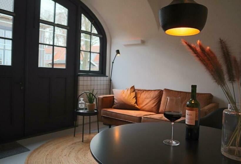 Pensjonat Overnachten In De Oude West Indiëschool