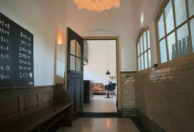 ペンション Overnachten In De Oude West Indiëschool