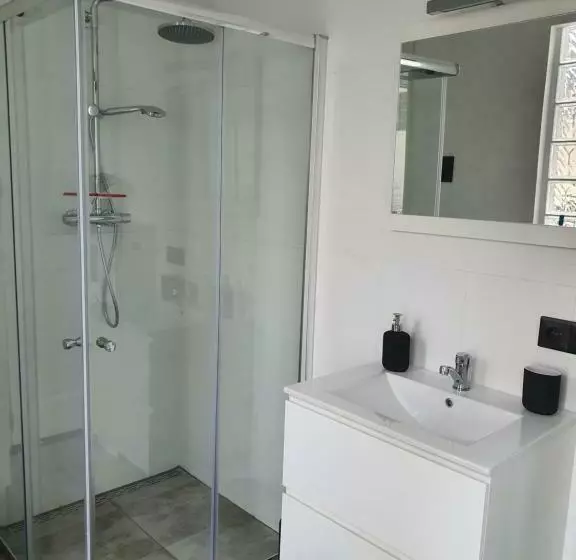 پانسیون Studio Adanni
