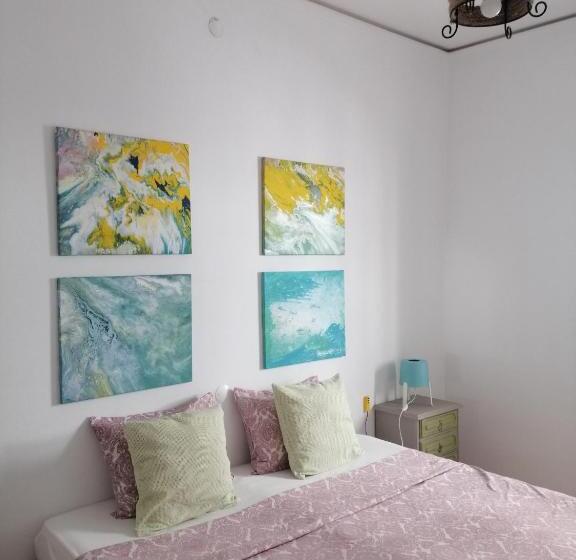 پانسیون The Portuguese Element