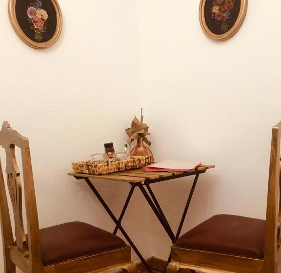 پانسیون The Portuguese Element